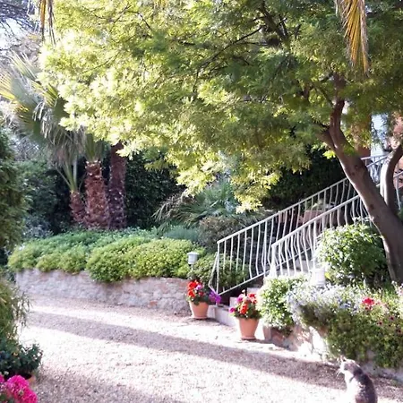 Guest house La Grenotte Au Castellet